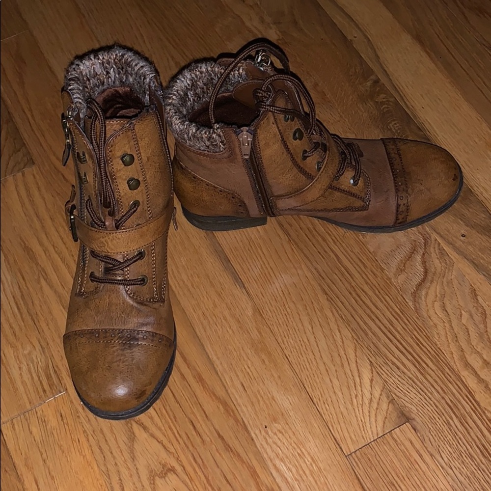 Boots - Picture 3 of 3